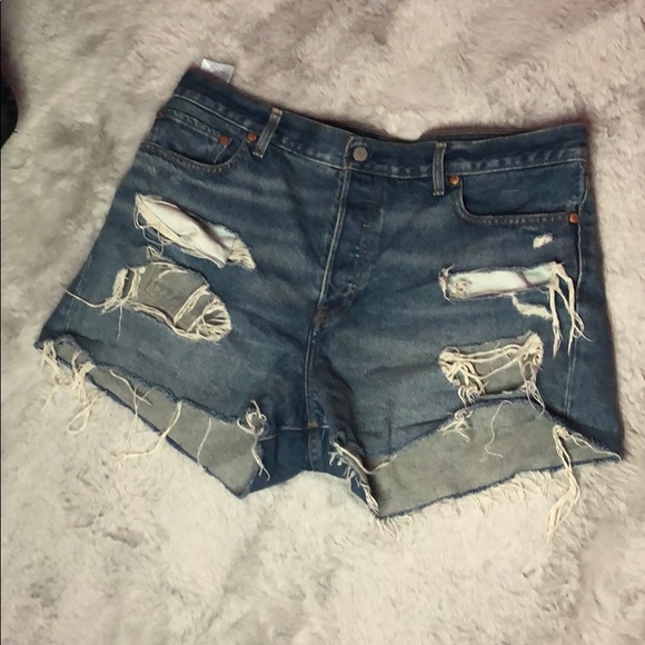 Levi wedgie shorts - Picture 2 of 8